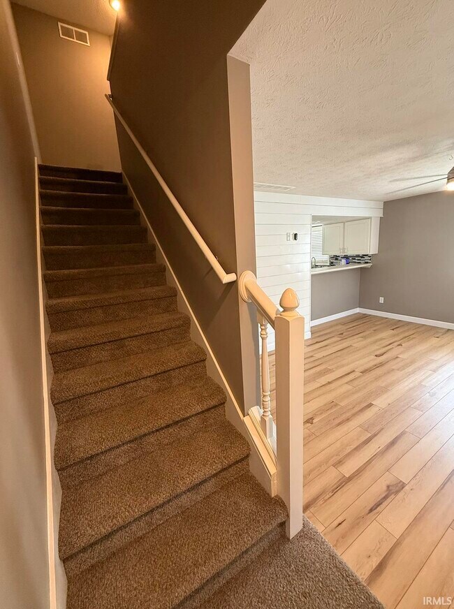 Building Photo - 3360 S Oaklawn Cir