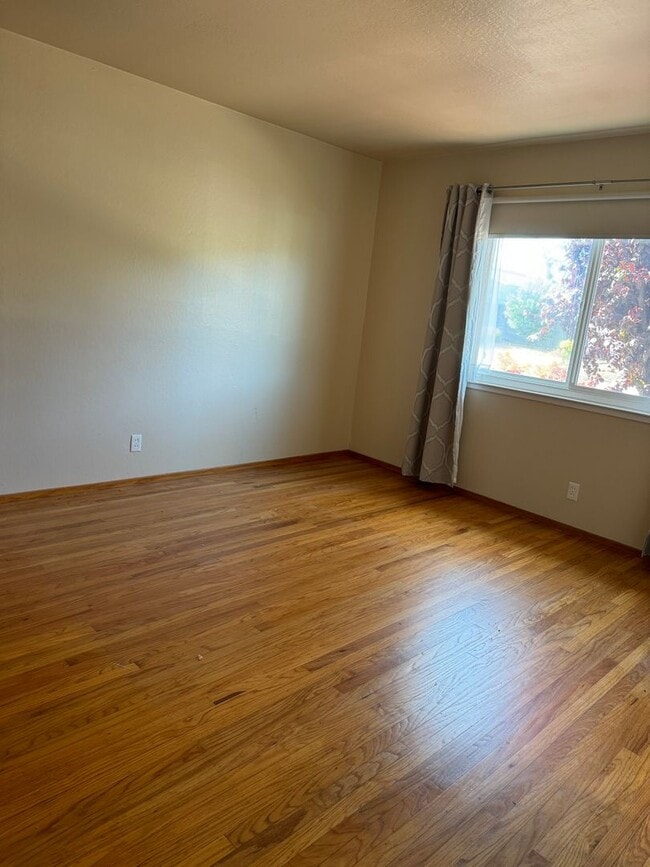 Building Photo - 430 Blue Ridge Dr