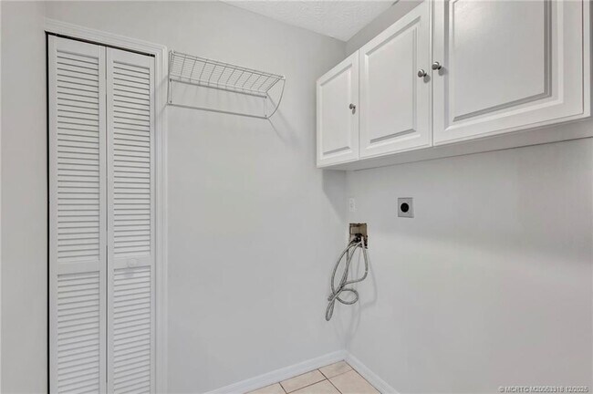 Building Photo - 252 NW Lincoln Ave