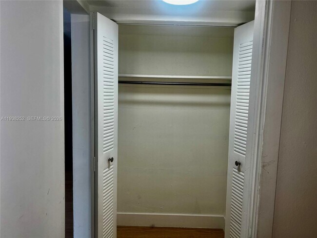 Building Photo - 3522 SW 25th St