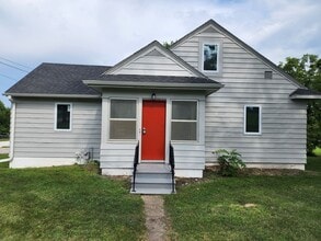 Building Photo - 3 Bedroom 1 Bath Home