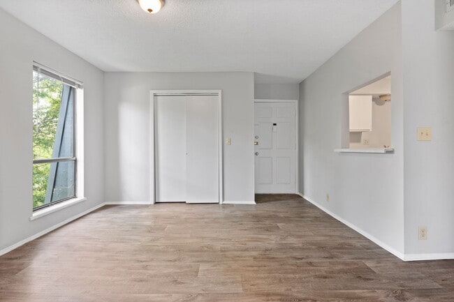 Building Photo - Woodland Apartments