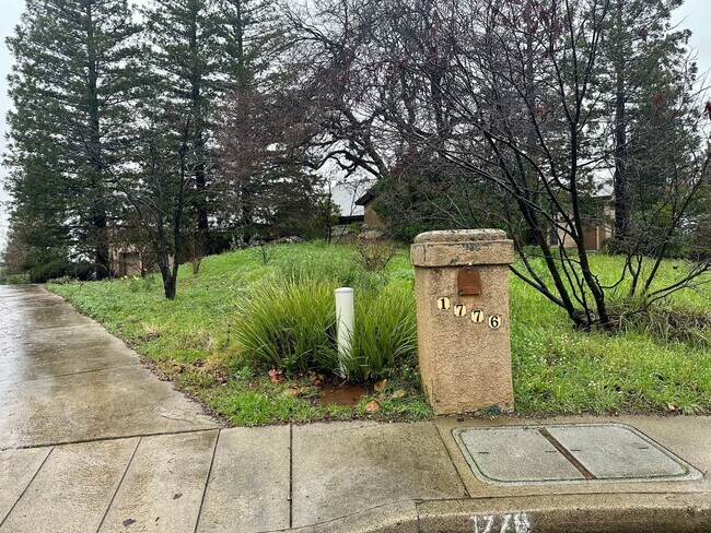 Building Photo - Available now, Executive 4 bdrm home with pool & hot tub!