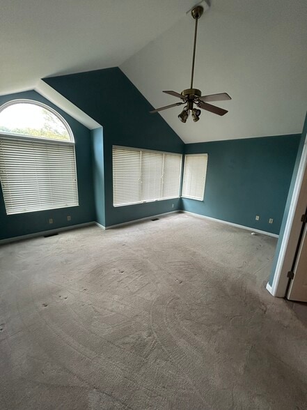 Building Photo - 560 Empress Ave