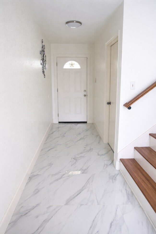 Building Photo - 12255 W Village Dr