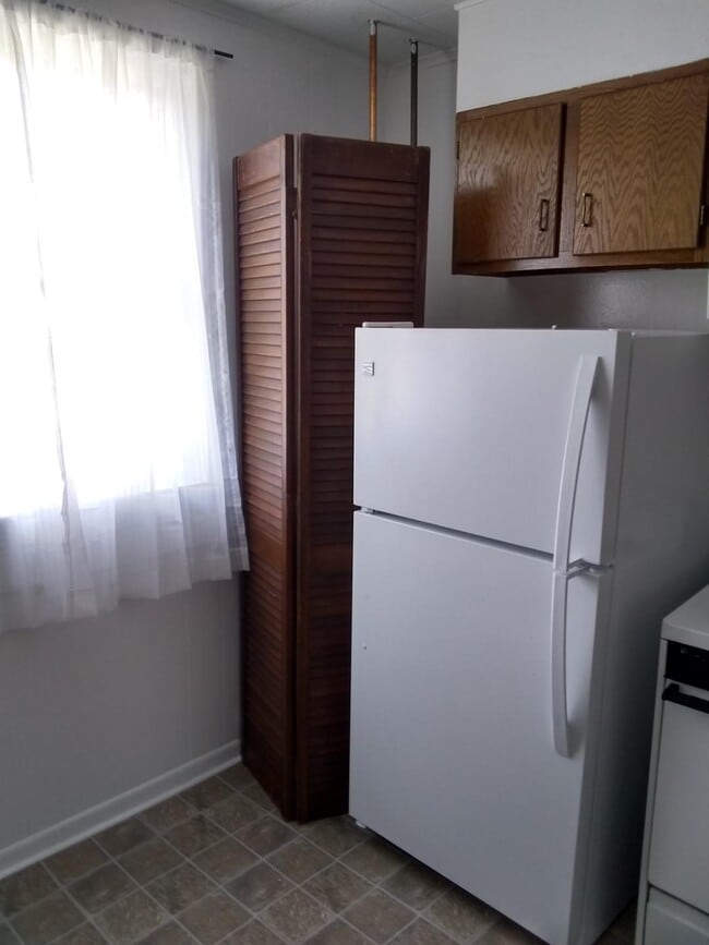 Building Photo - 2114 Oakridge Dr