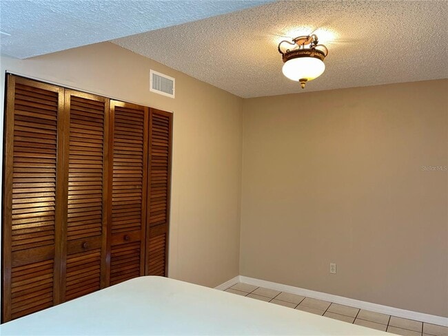 Building Photo - 6902 San Mateo Ct