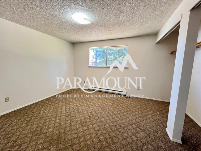 Building Photo - Charming 2-Bedroom Duplex with Garage!