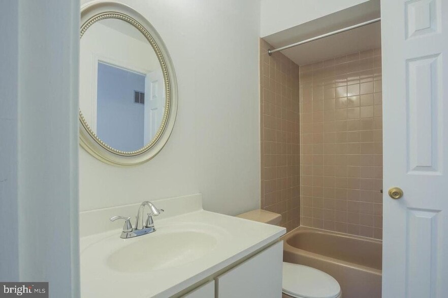 Building Photo - 1659B Trellis Cir