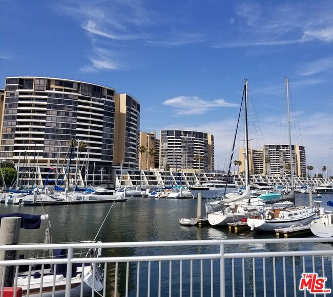 Building Photo - 4267 Marina City Dr