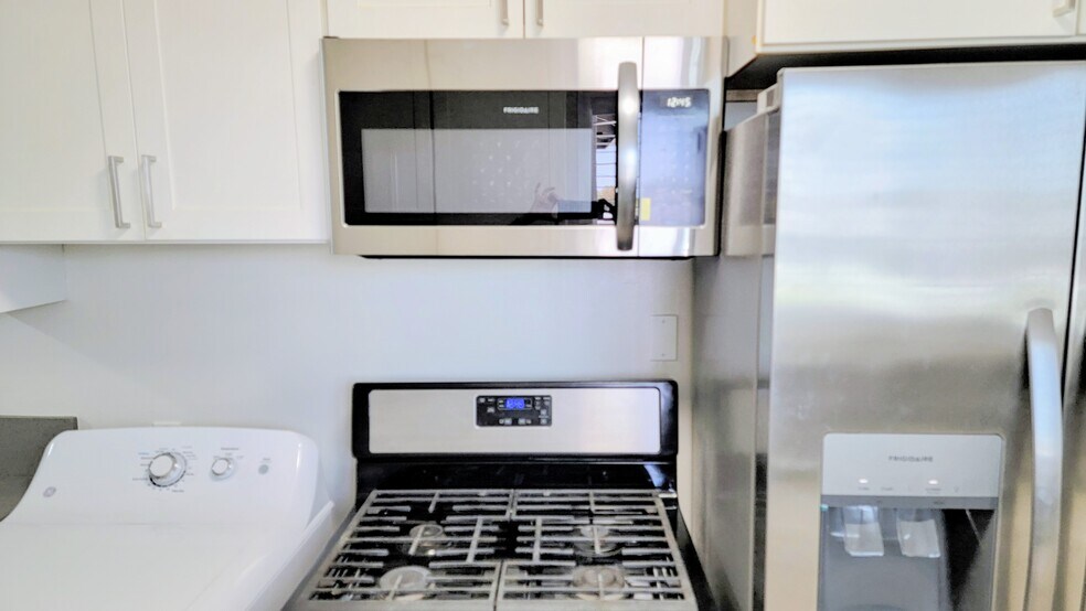 Kitchen 5 - 4146 Redondo Beach Blvd