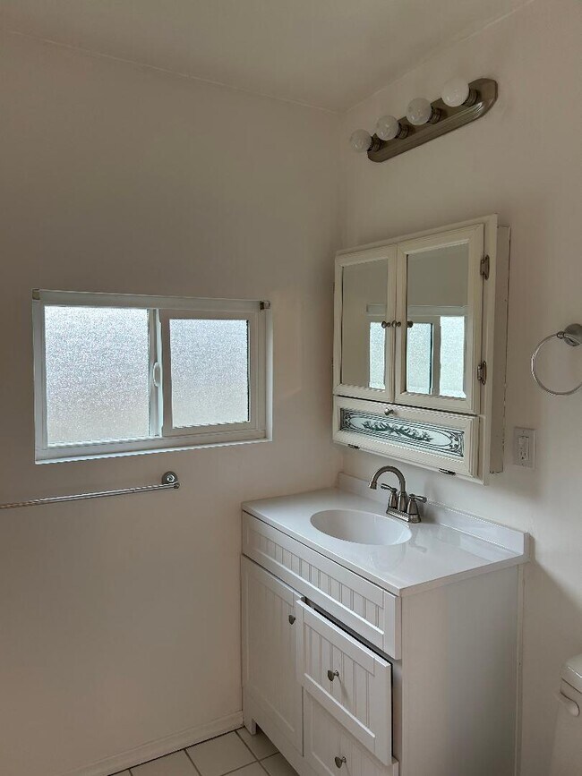 Building Photo - 2303 Graydon Ave