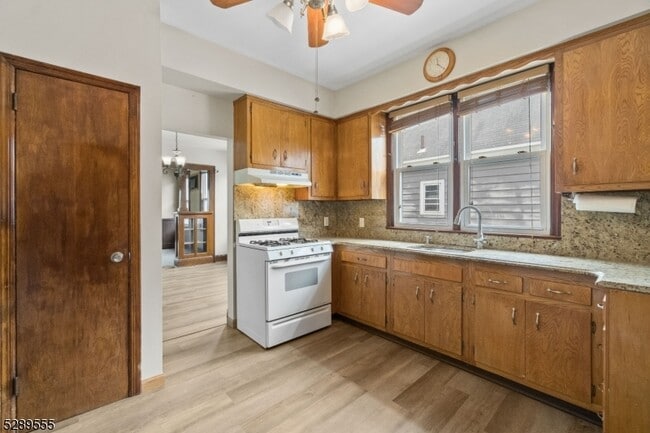 Building Photo - 31 Dawson Ave