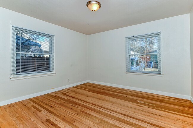 Building Photo - Coveted Northend Location! Spacious 5 bedr...