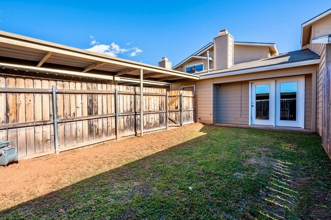 Building Photo - Immaculate 2 Bed, 2 Bath w/Loft Space!