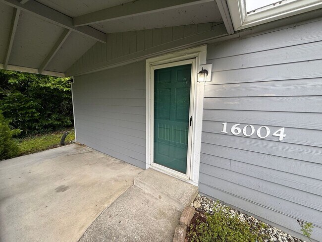 Building Photo - Private remodeled 2 bed home with huge fenced yard in Puyallup for rent now!