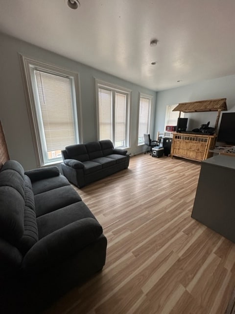 Building Photo - 5 Main St