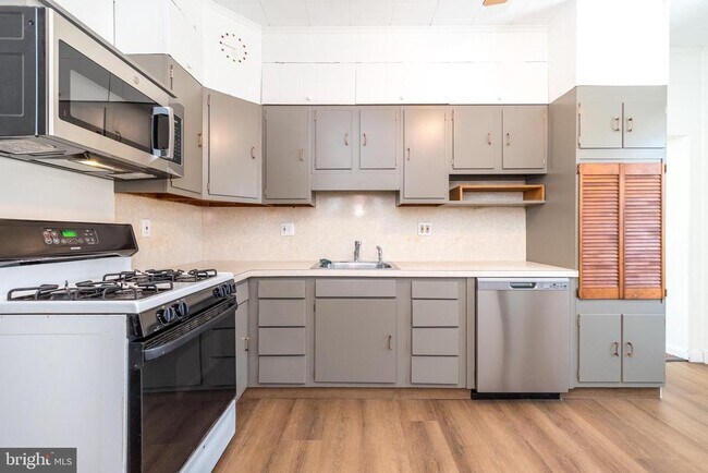 Building Photo - 7738 Ardleigh St