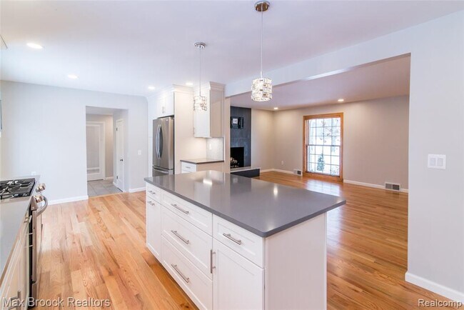 Building Photo - 31419 Sleepy Hollow Ln