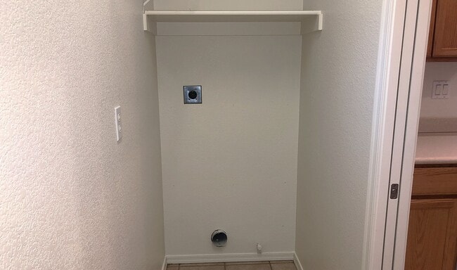 Building Photo - 3+2 Stylish and comfortable place to call home!