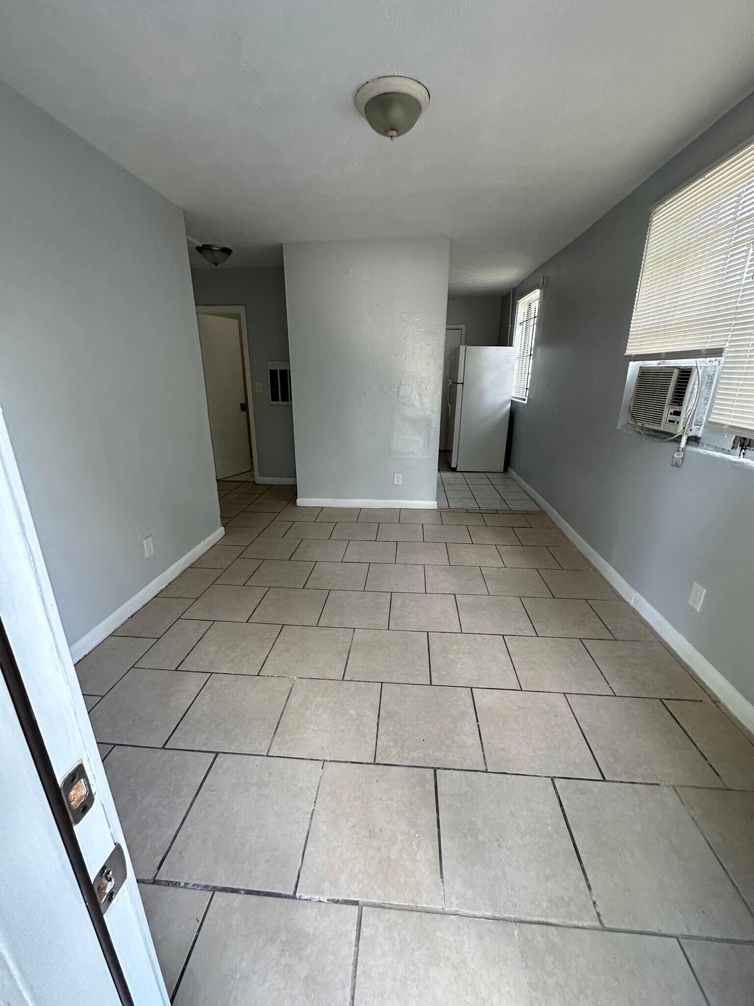 Building Photo - 1614 W 3rd St