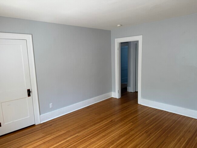 Building Photo - 1476 Ridge Rd