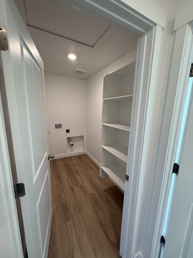 Building Photo - Brand New Beautiful Town Home in Salem, UT