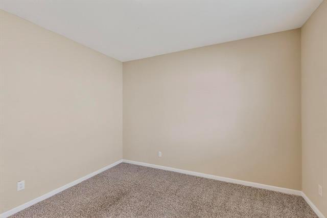 Building Photo - 1903 Dahlia Way