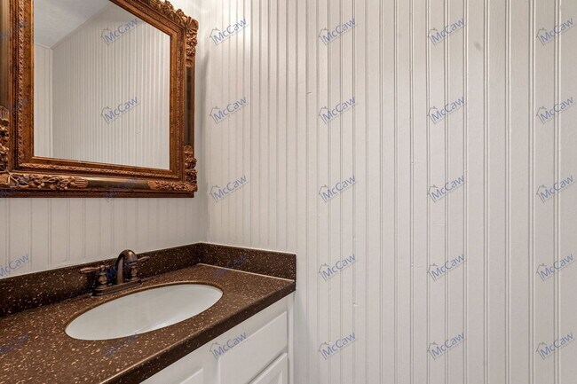 Building Photo - 606 Oak Ridge Dr