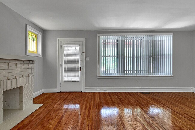 Building Photo - 7009 Amherst Ave