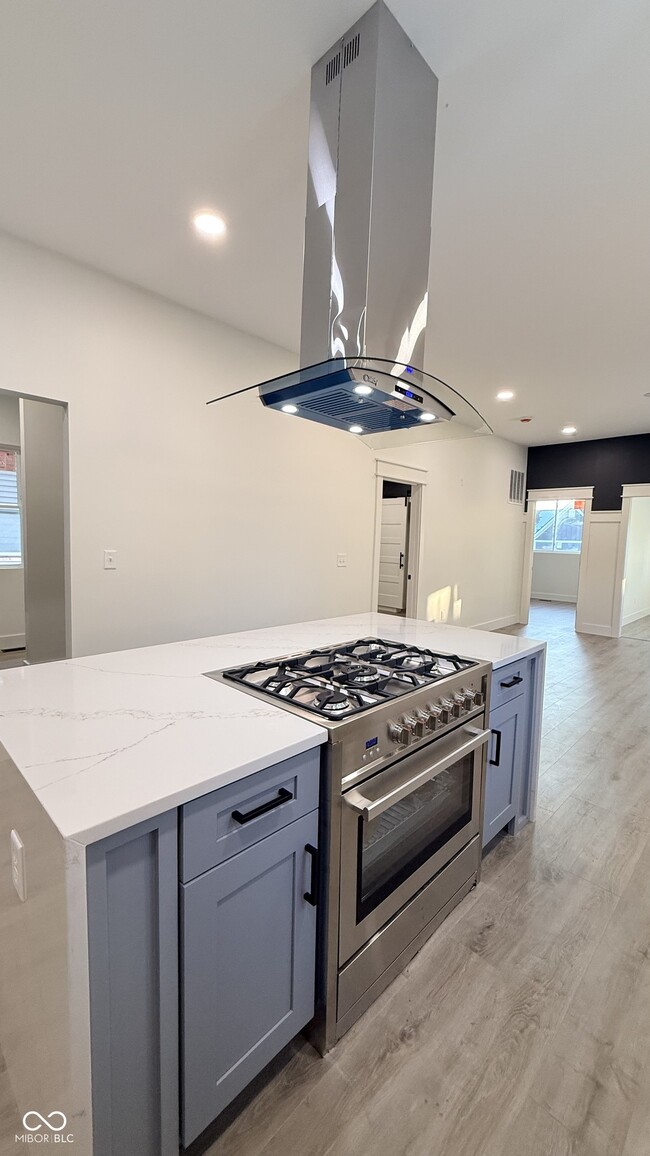 Building Photo - 1835 Applegate St