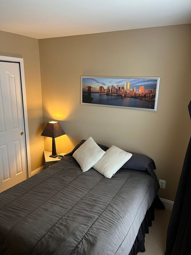 Building Photo - 3BR Townhome in Abingdon: Deck, Assigned Parking, Pool, Gym + W/D