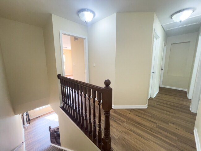 Building Photo - 516 Grosvenor Ln