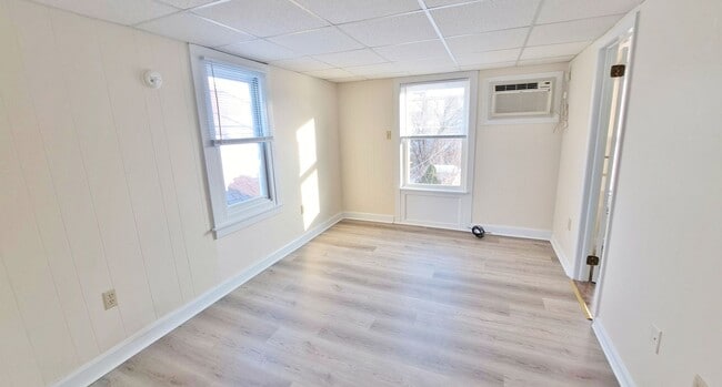 Building Photo - 46-50 W Middle