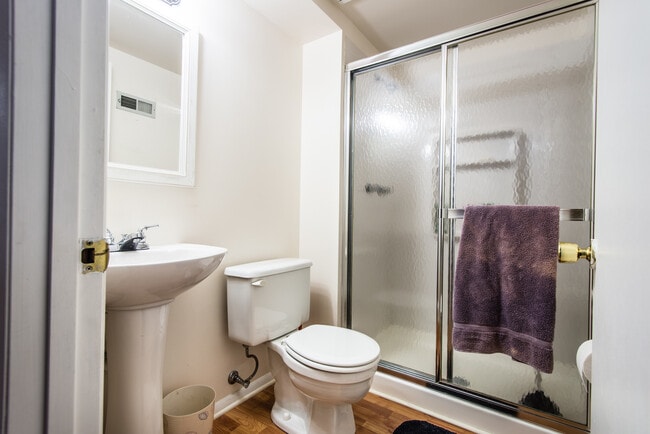 Building Photo - 1620 Dahlia Ct