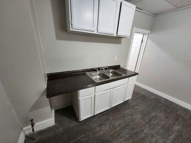 Building Photo - 2033 W 98th St