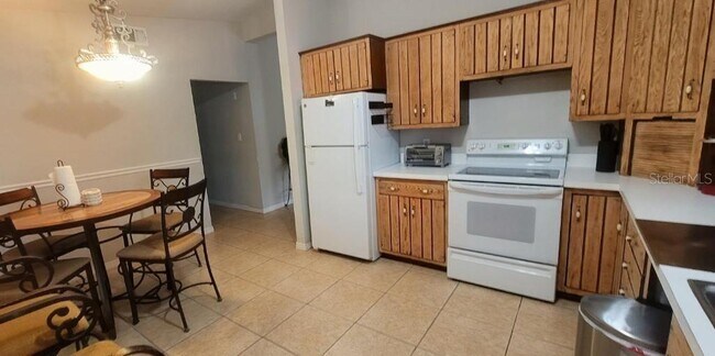 Building Photo - 3530 Schwalbe Dr