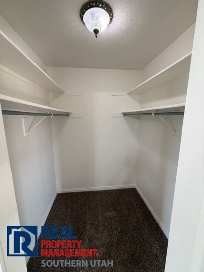 Building Photo - Single Family Home in River Ridge