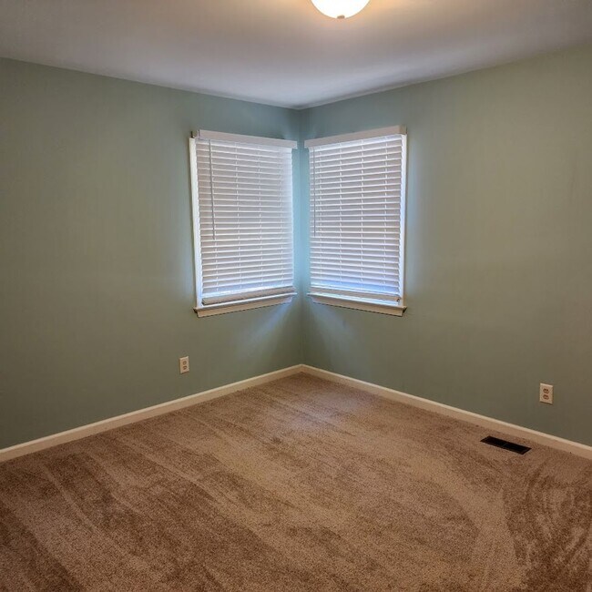 Building Photo - 106 Argall Town Ln