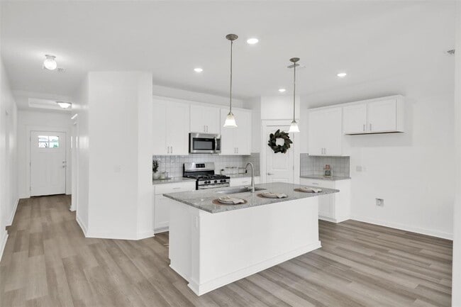 Building Photo - 15500 Pewter Luster Cv