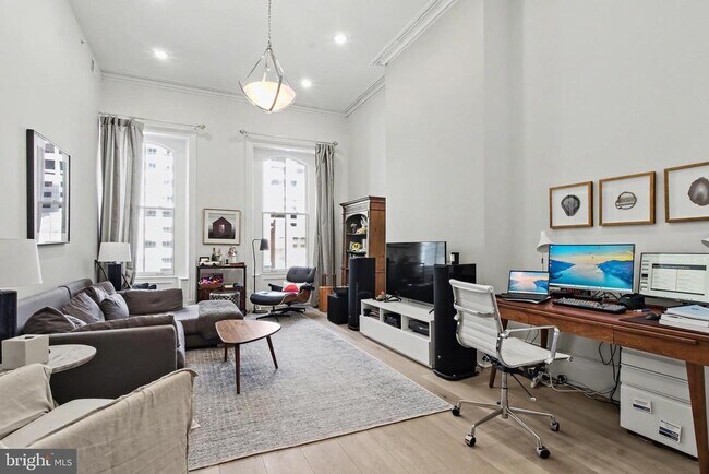 Building Photo - 1824 Chestnut St