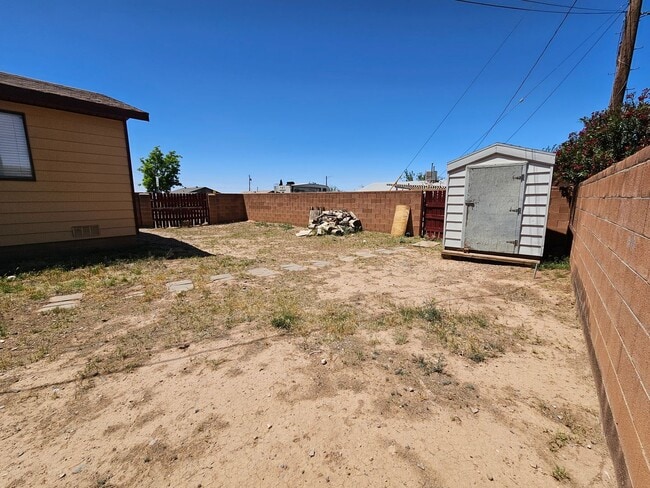 Building Photo - 3 Bedroom/2 Bath Home with a 2-Car Garage