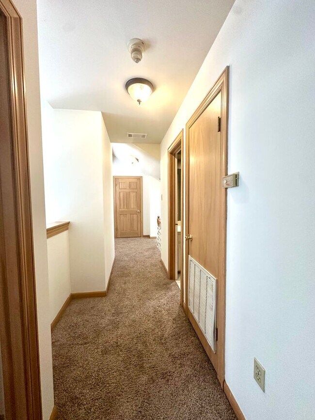 Building Photo - White Oak Common 3BR 2 1/2BA