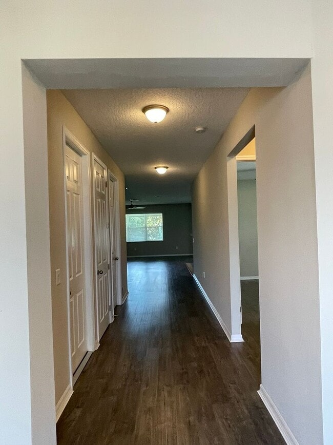 Building Photo - Open and Airy Home in Talavera