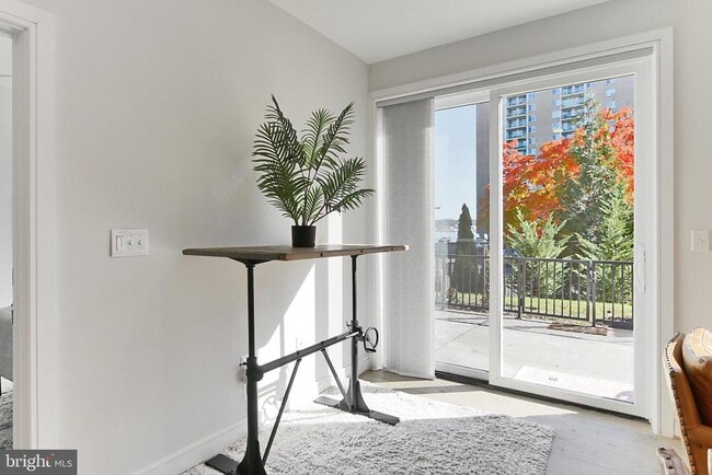 Building Photo - 635 Slaters Ln