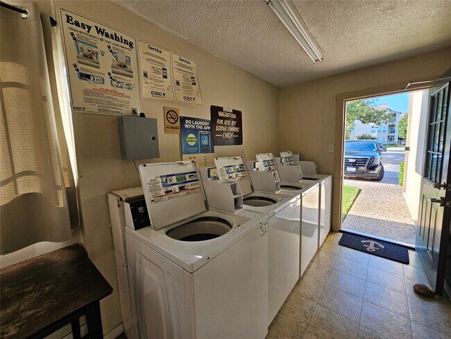 Building Photo - 12600 Melville Dr