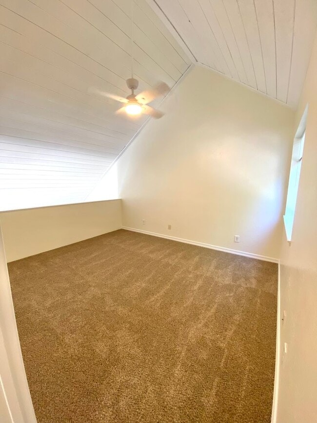 Building Photo - Two-Bedroom Townhouse in Sparks