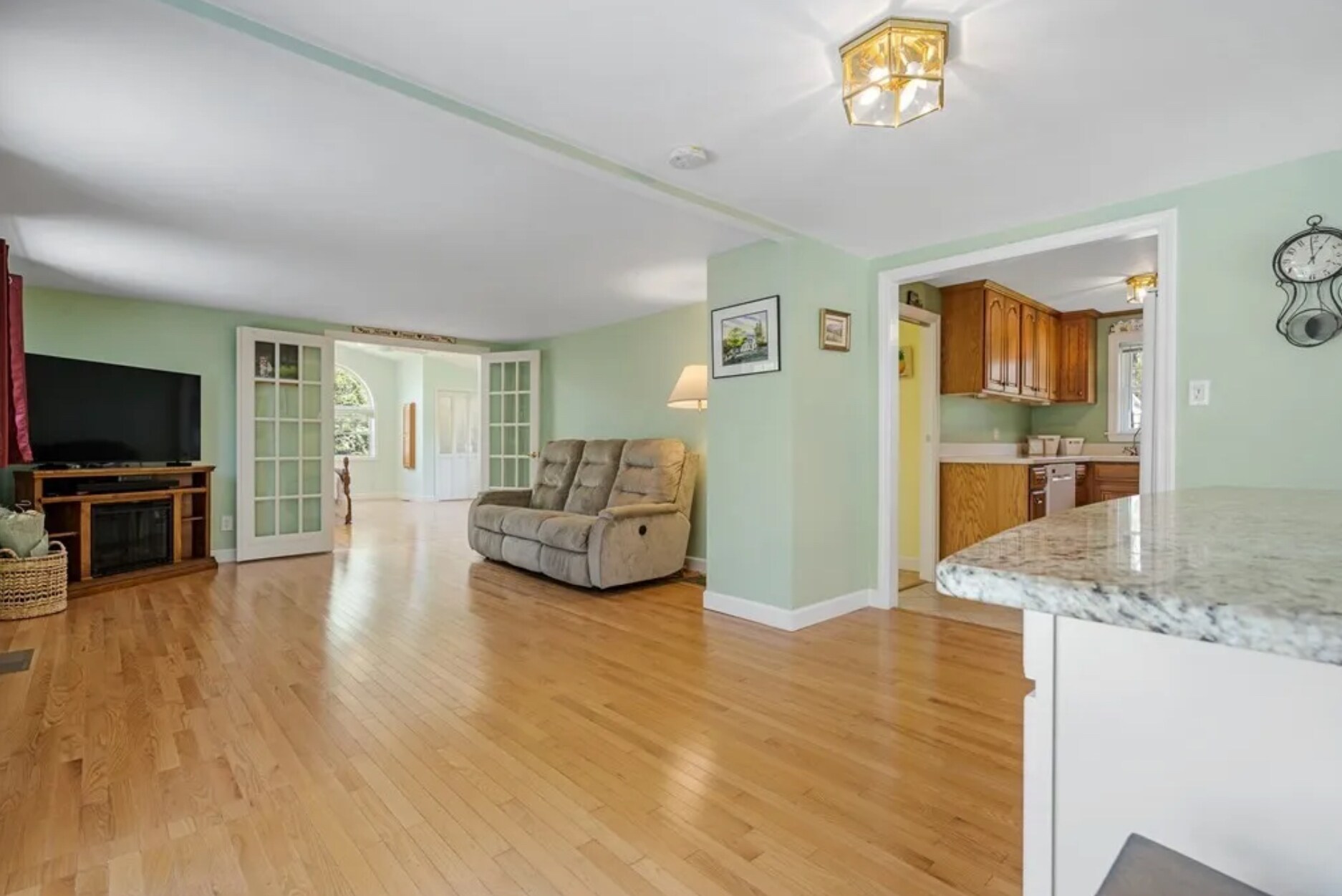 Living from entry - 10 Fontaine St