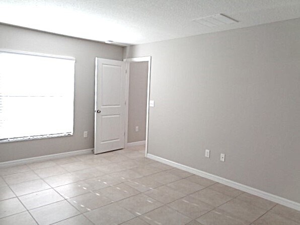 Building Photo - 10604 Fuzzy Cattail St