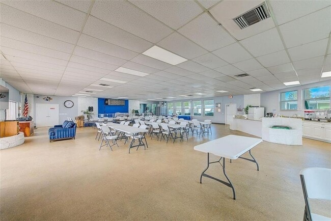 Building Photo - 250 Rosery Rd NW